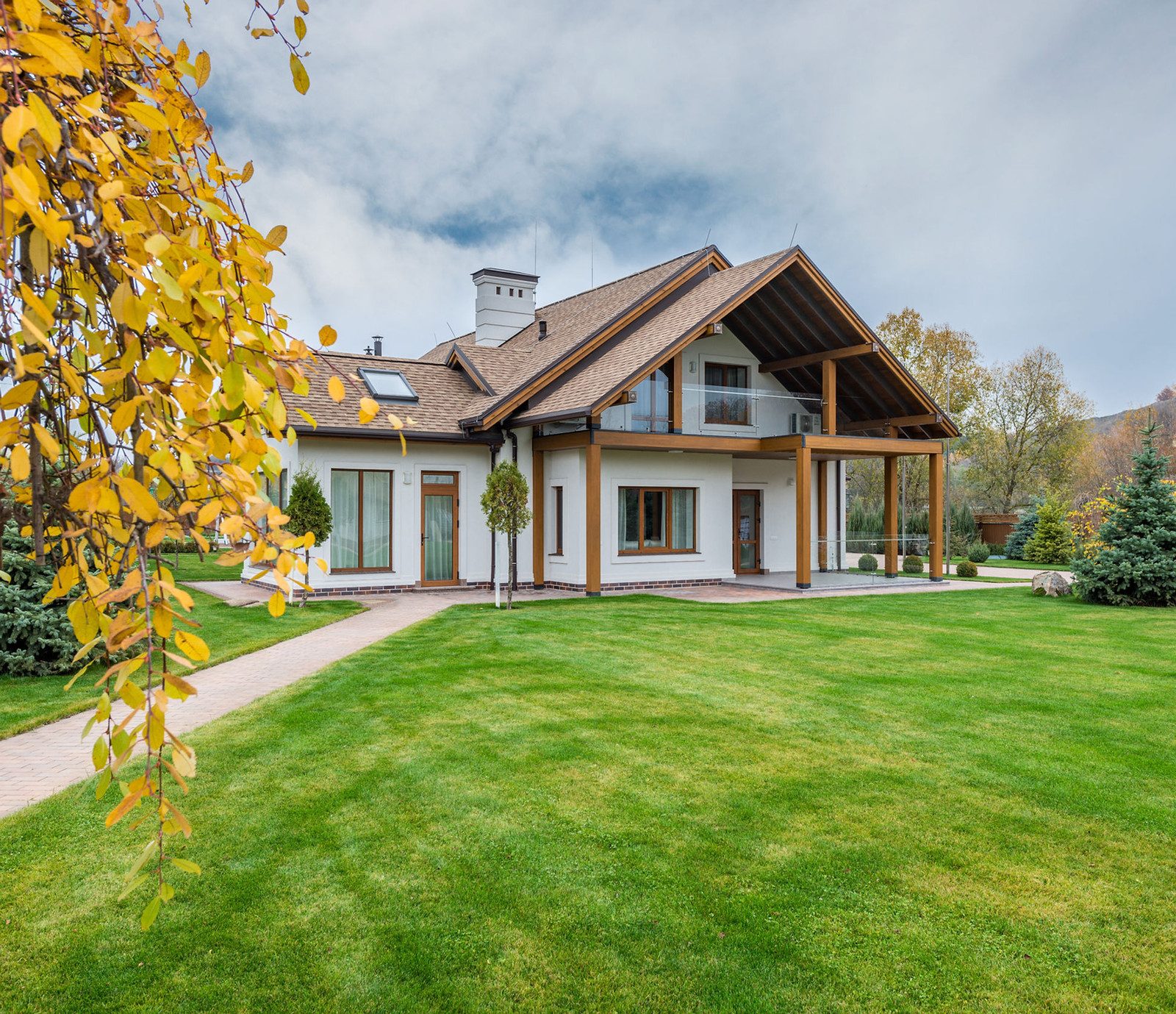 Maximizing Outdoor Living: The Benefits of Adding Hardscaping to Your Property